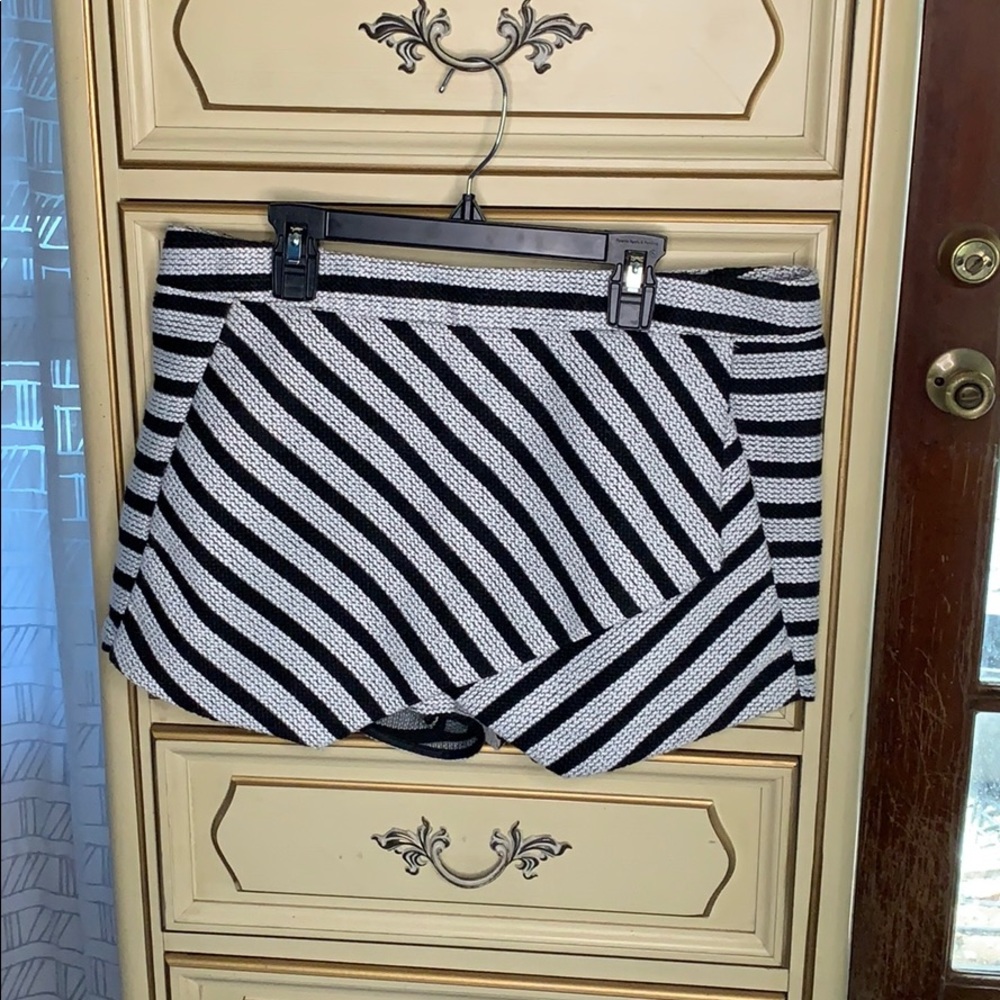 Black and white envelope skort